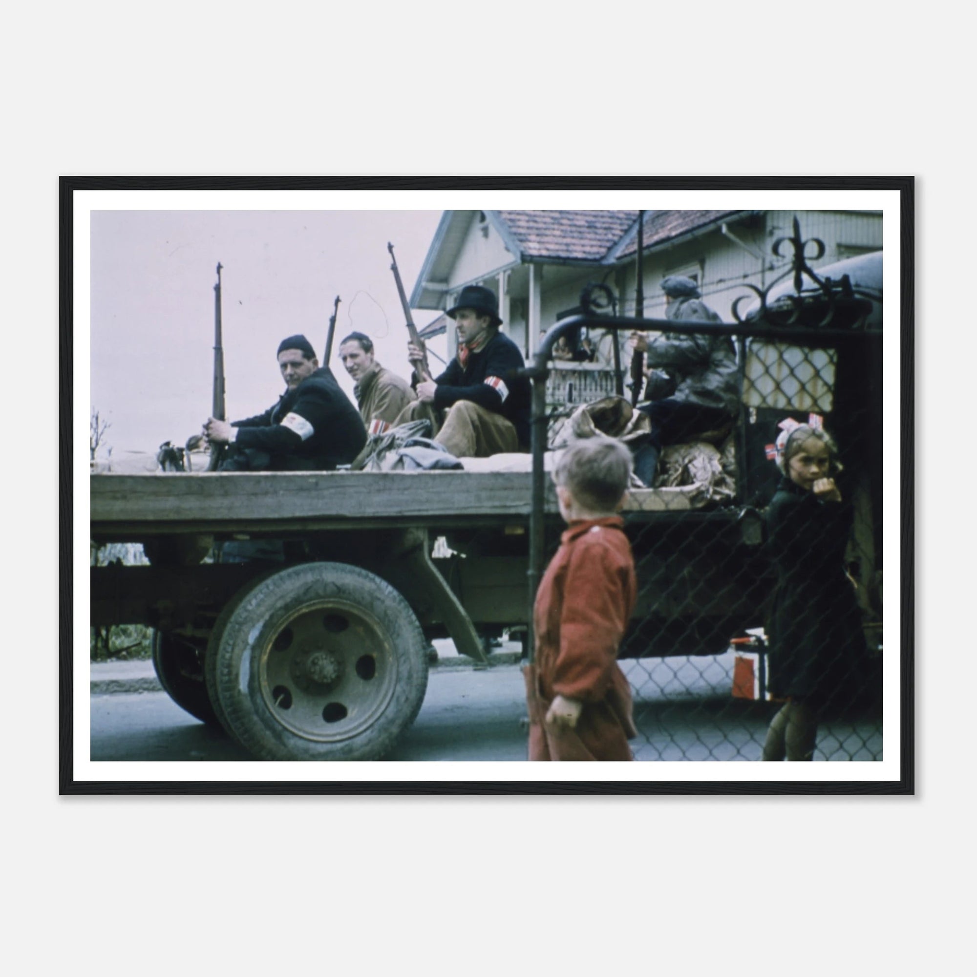 Gutta på skauen returnerer Mai 1945 - SKANDINAVER