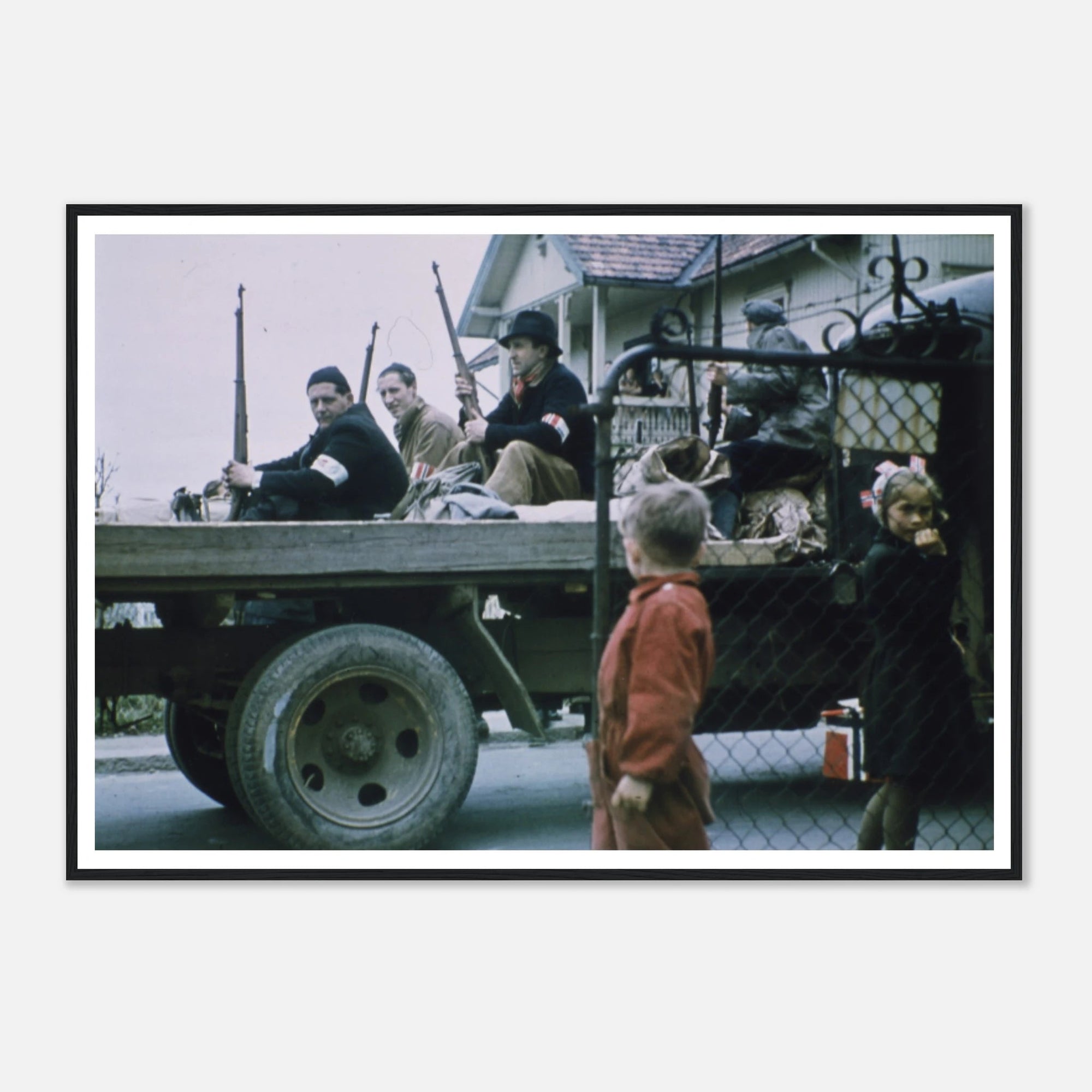 Gutta på skauen returnerer Mai 1945 - SKANDINAVER