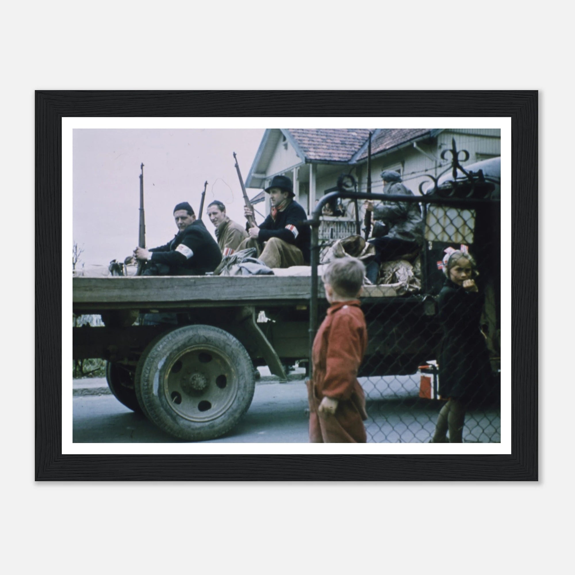 Gutta på skauen returnerer Mai 1945 - SKANDINAVER