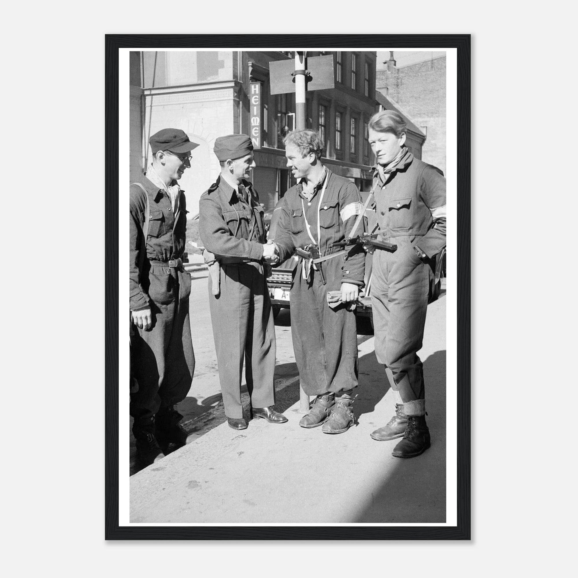 Motstandsfolk Møter britisk major mai 1945 - SKANDINAVER