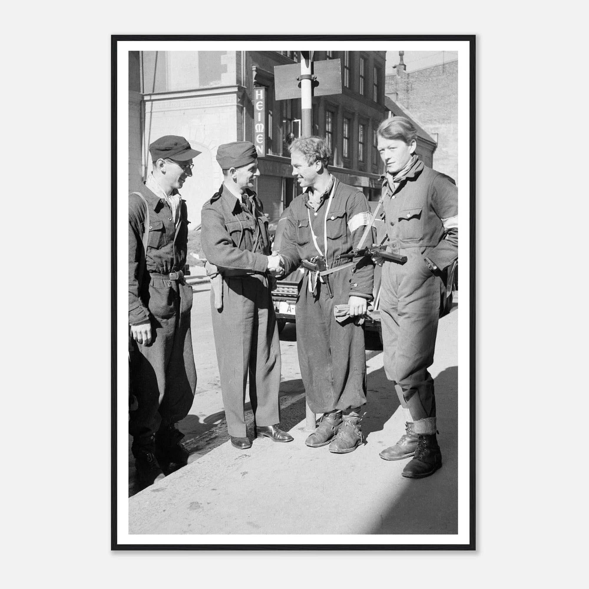 Motstandsfolk Møter britisk major mai 1945 - SKANDINAVER