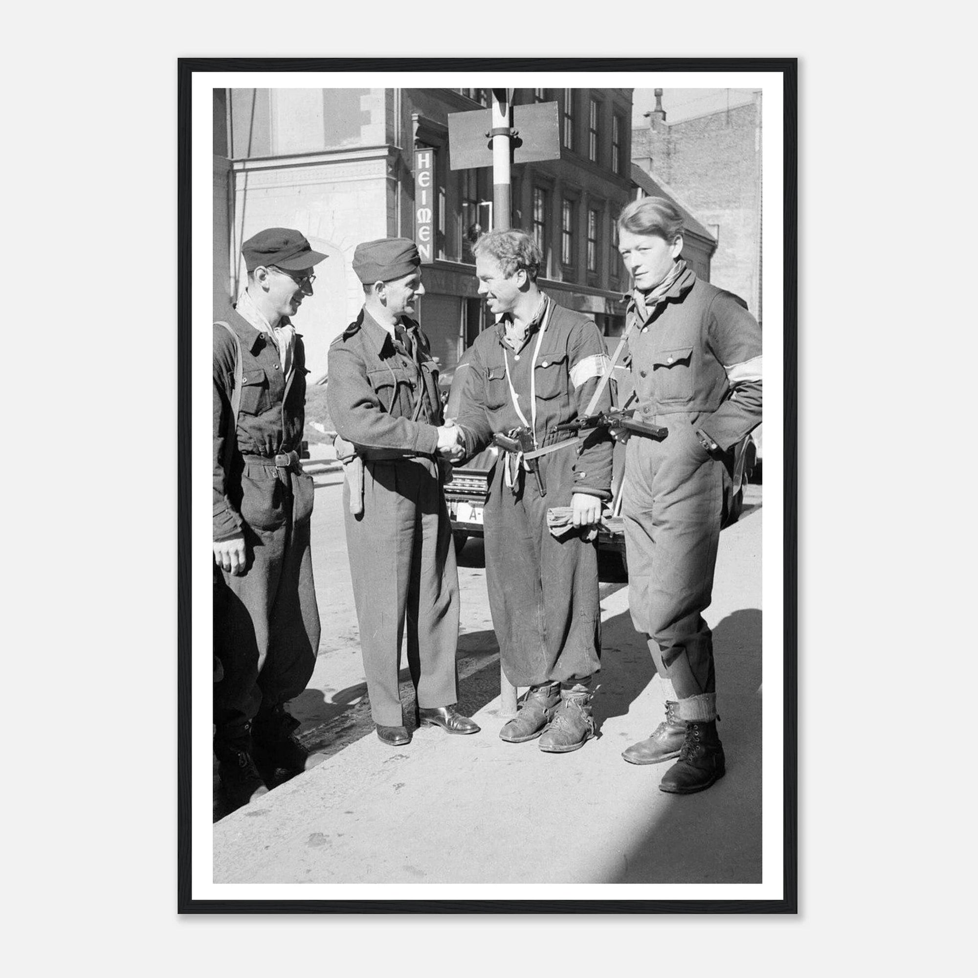 Motstandsfolk Møter britisk major mai 1945 - SKANDINAVER